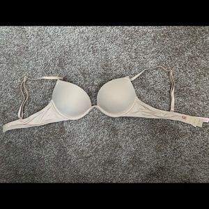 PINK Victoria’s Secret Bombshell bra